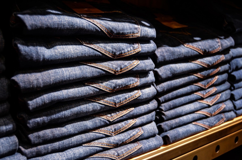 magasin-PEGOMAS-min_jeans_pants_blue_shop_shopping_shelf_exhibition_buy-940702